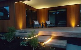 Guesthouse On Queens